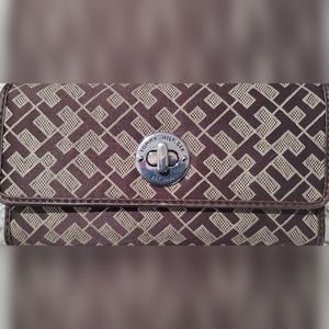 Tommy Hilfiger Tri-Fold Women’s Wallet w/Checkbook NWT